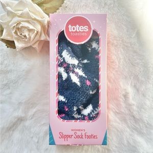 New with tags TOTES TOASTIES Women’s SLIPPER SOCKS with Anti Slip Gel on bottom